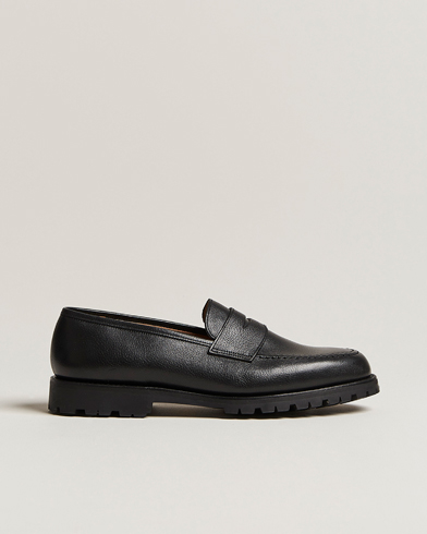 Herren | Handgefertigte Schuhe | Crockett & Jones x Tärnsjö Garveri | Boston Milled Grain Vibram Cleated Sole Black Calf