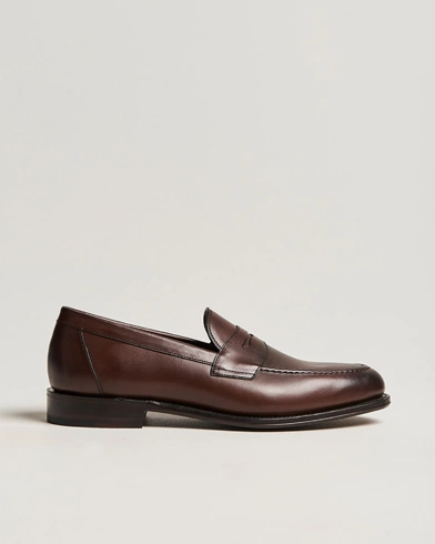Herren | Handgefertigte Schuhe | Loake 1880 | Hornbeam Eco Penny Loafer Walnut