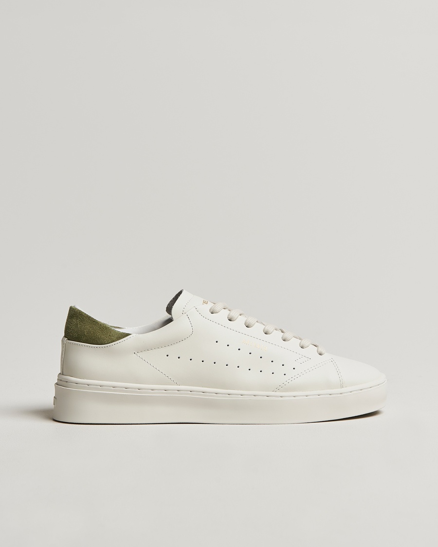 Herren | Wildlederschuhe | Axel Arigato | Court Sneaker White/Khaki