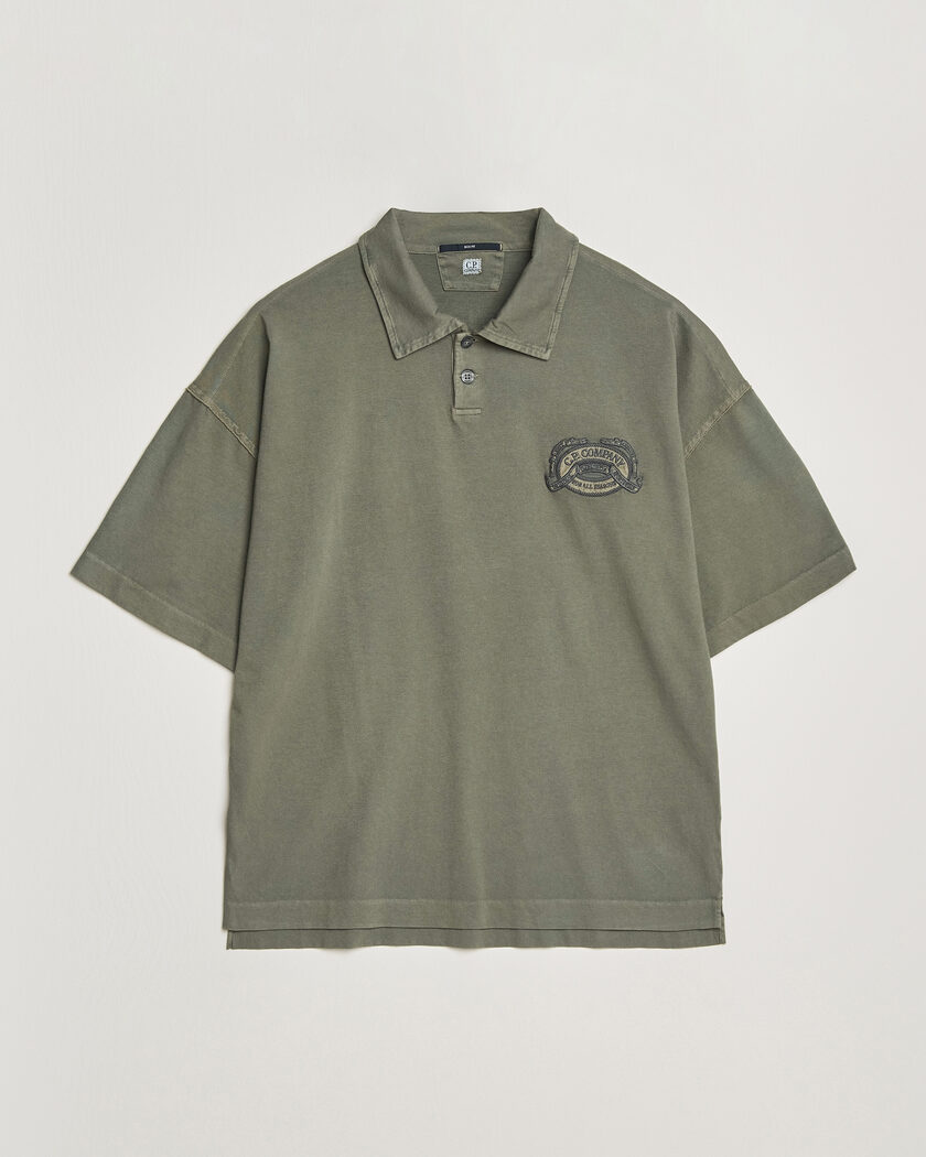  C.P. Company Boxy Fit Cotton Logo Polo Dark Green – Grün