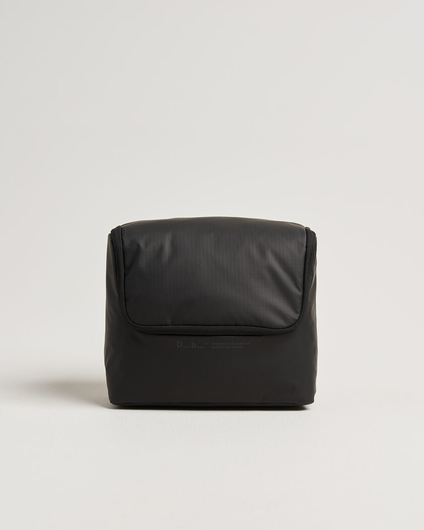 DB Essential Wash Bag M Black Out – Schwarz