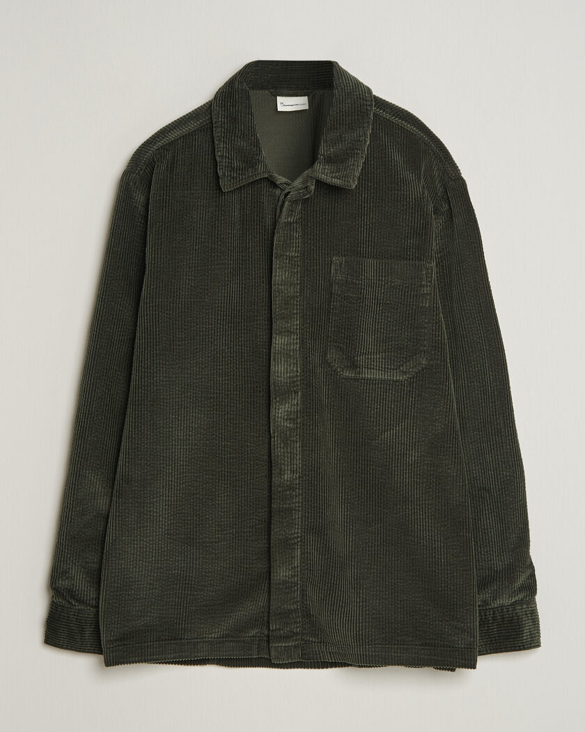 KnowledgeCotton Apparel Cotton Corduroy Overshirt Forest Night – Grün