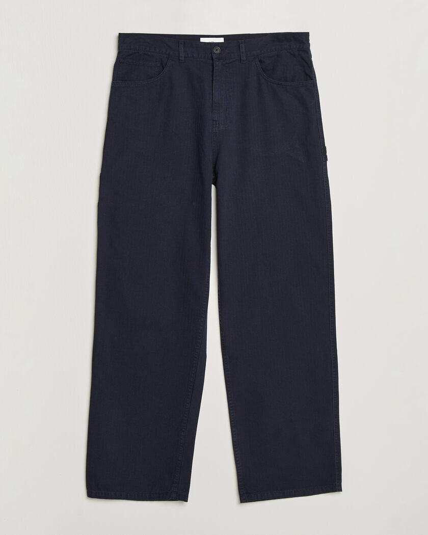 LES DEUX Roi Carpenter Herringbone Pants Dark Navy – Blau
