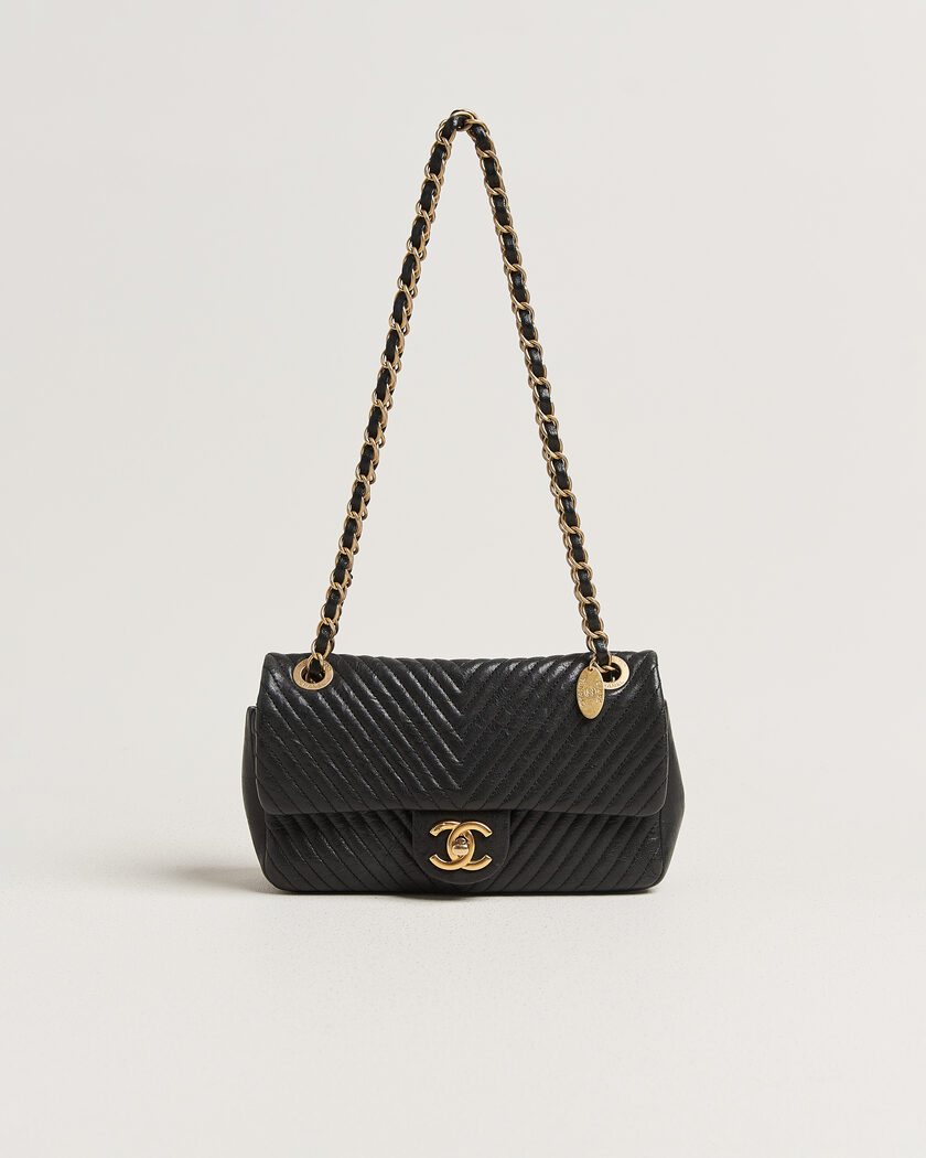Chanel Pre-Owned Chevron Small Flap Bag Black – Schwarz