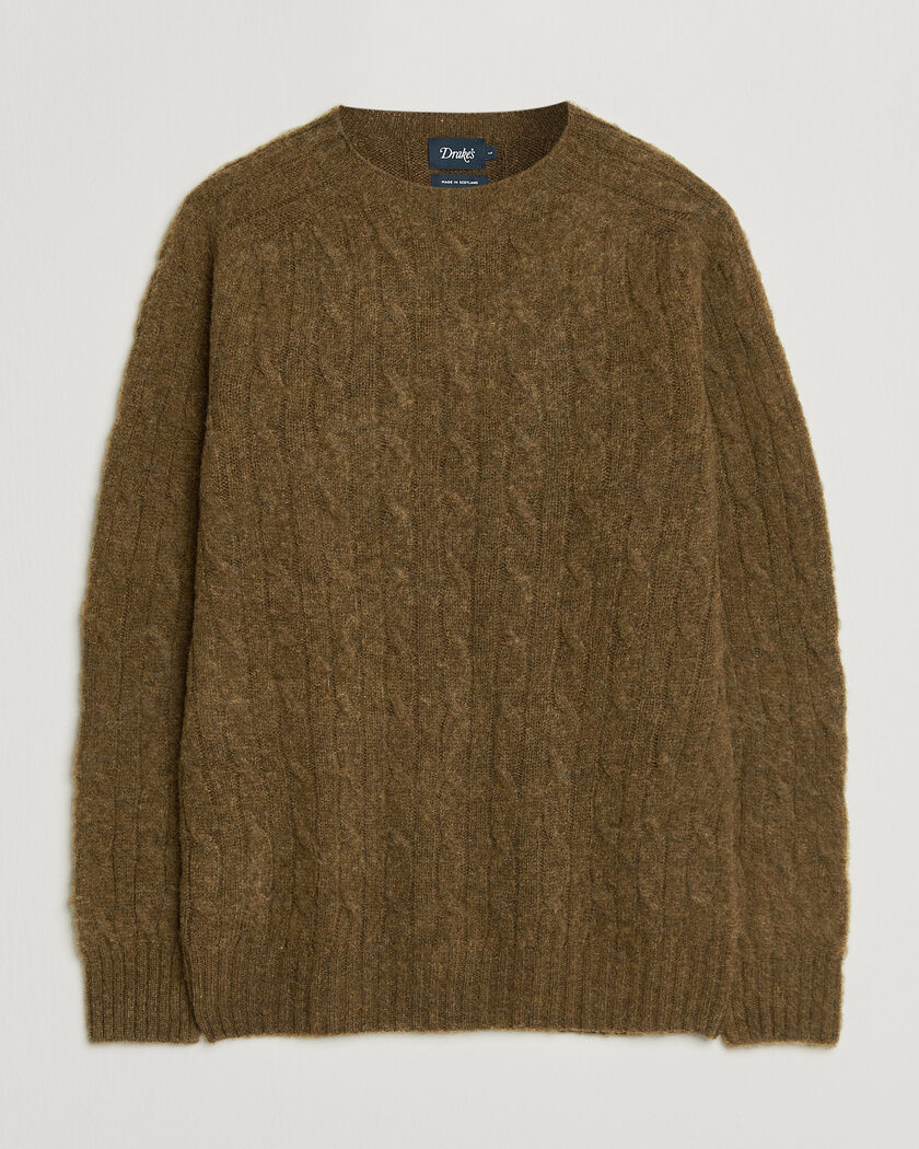 Drake's Brushed Shetland Cable Crew Moorland Olive – Grün