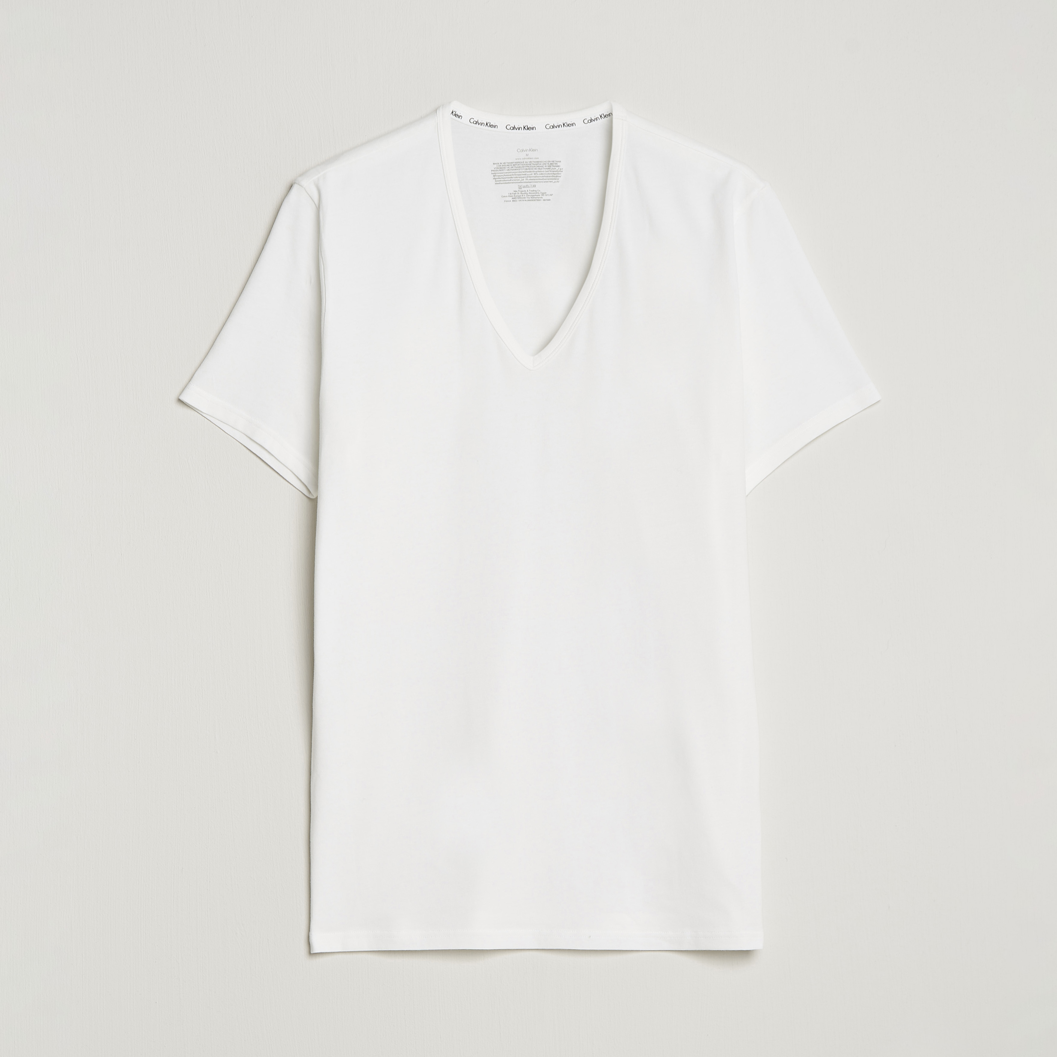 Calvin Klein Cotton V-Neck Tee 2-Pack White bei Care of Carl | V-Shirts