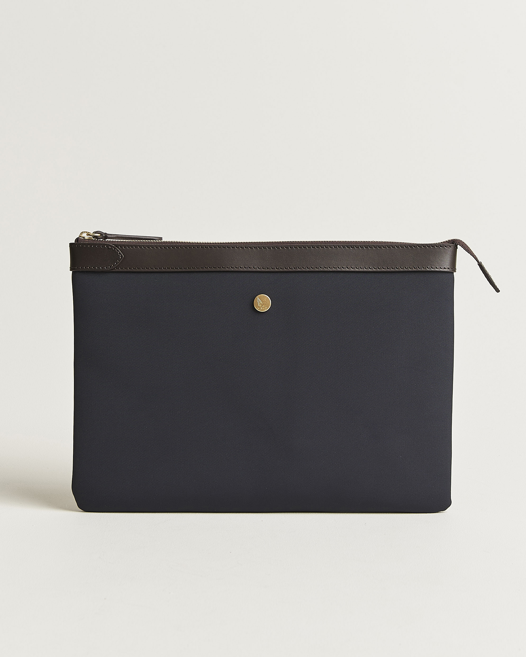Mismo M/S Nylon Pouch Large Navy/Dark Brown bei Care of Carl 