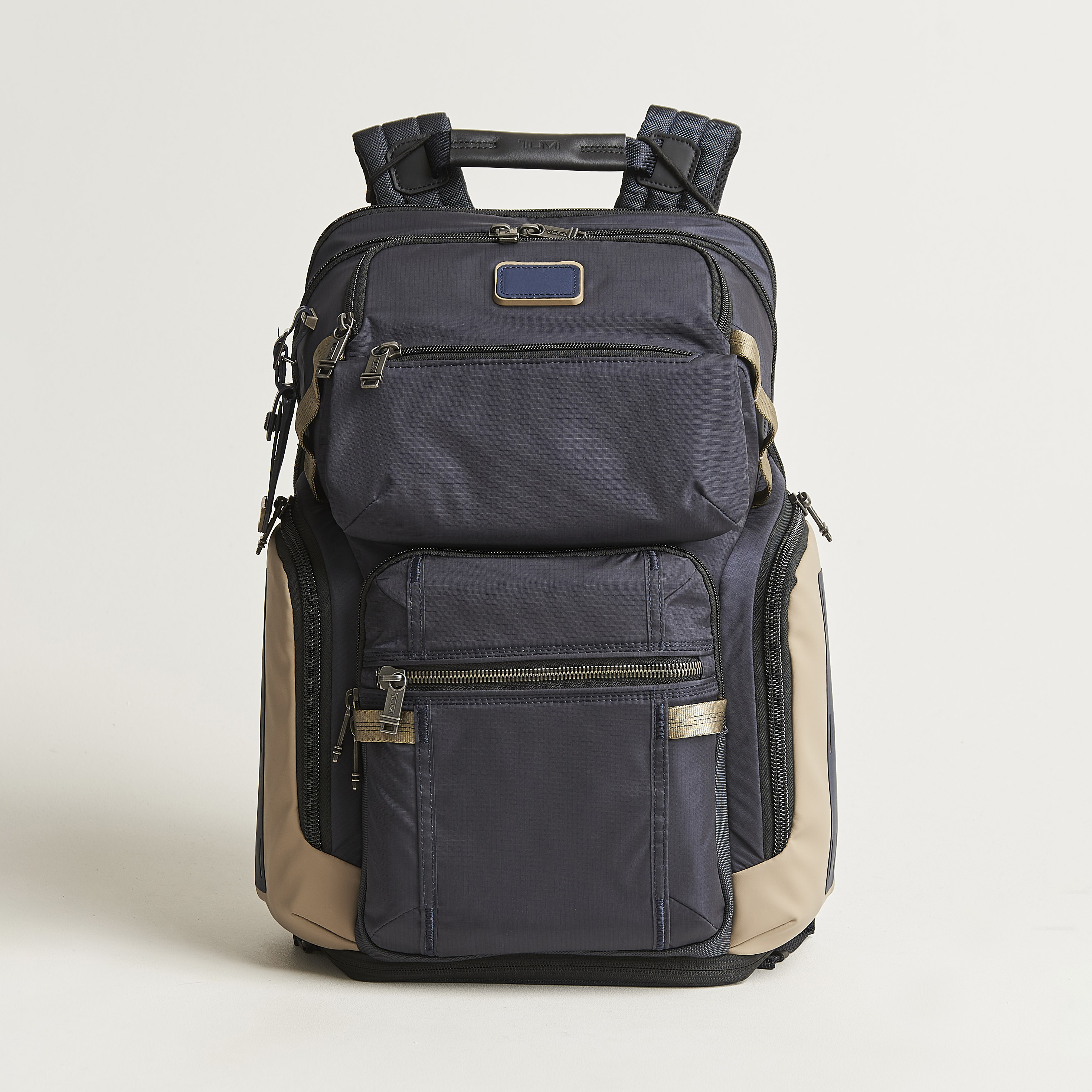 TUMI Alpha Bravo Nomadic Backpack Midnight Navy/Khaki bei Care of Carl