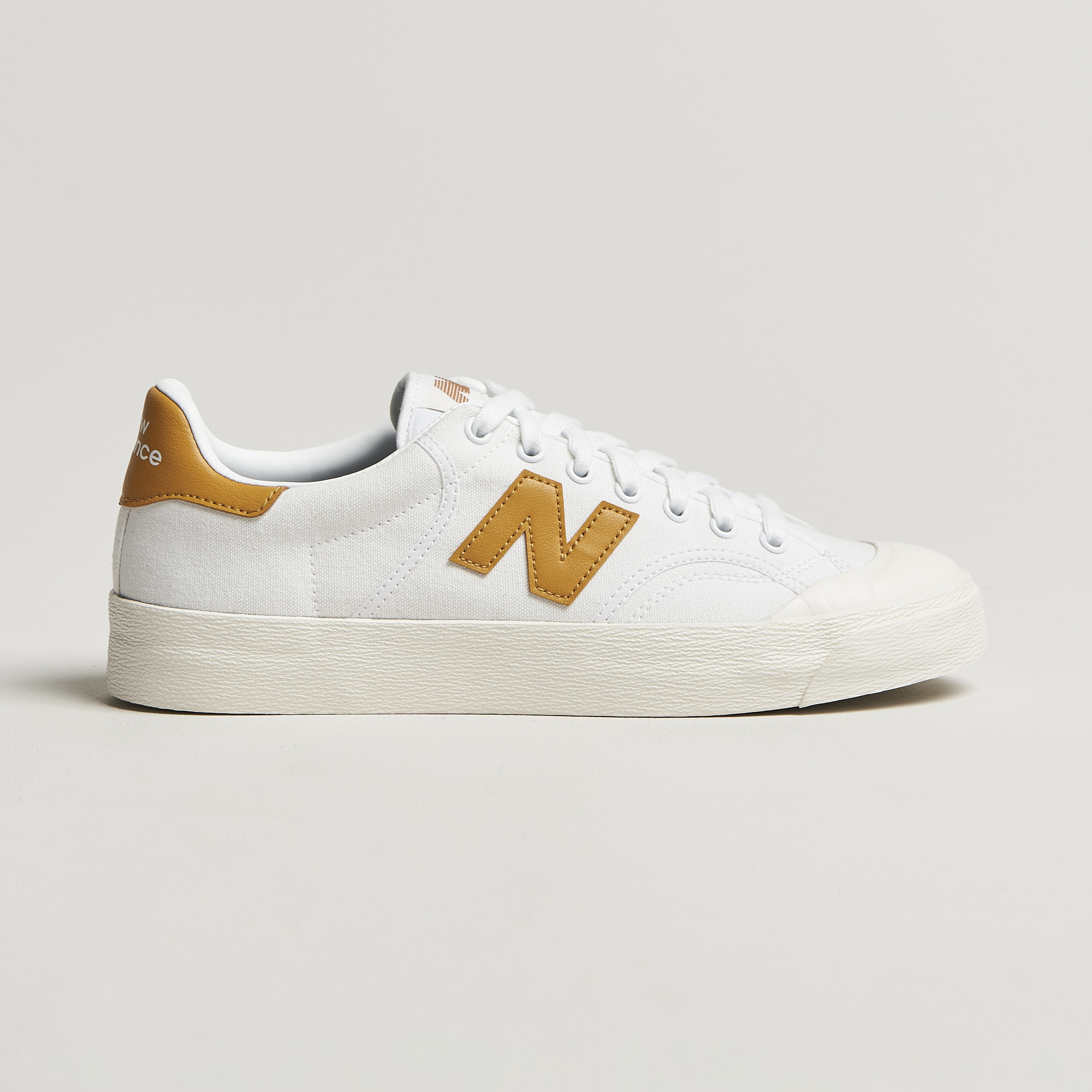 New Balance B100 Sneakers White Yellow bei Care of Carl