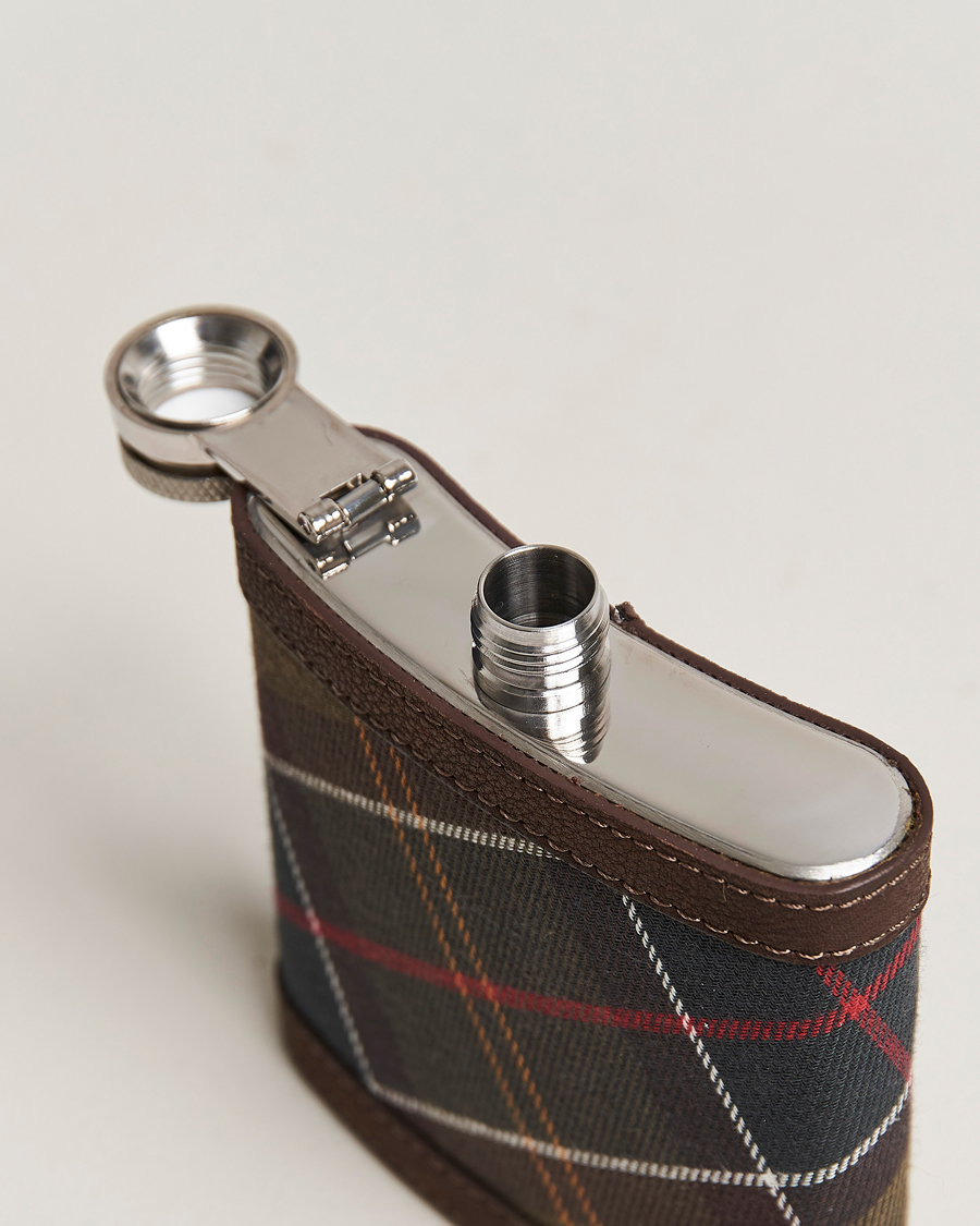 Herr | Accessoarer | Barbour Lifestyle | Classic Hip Flask Brown