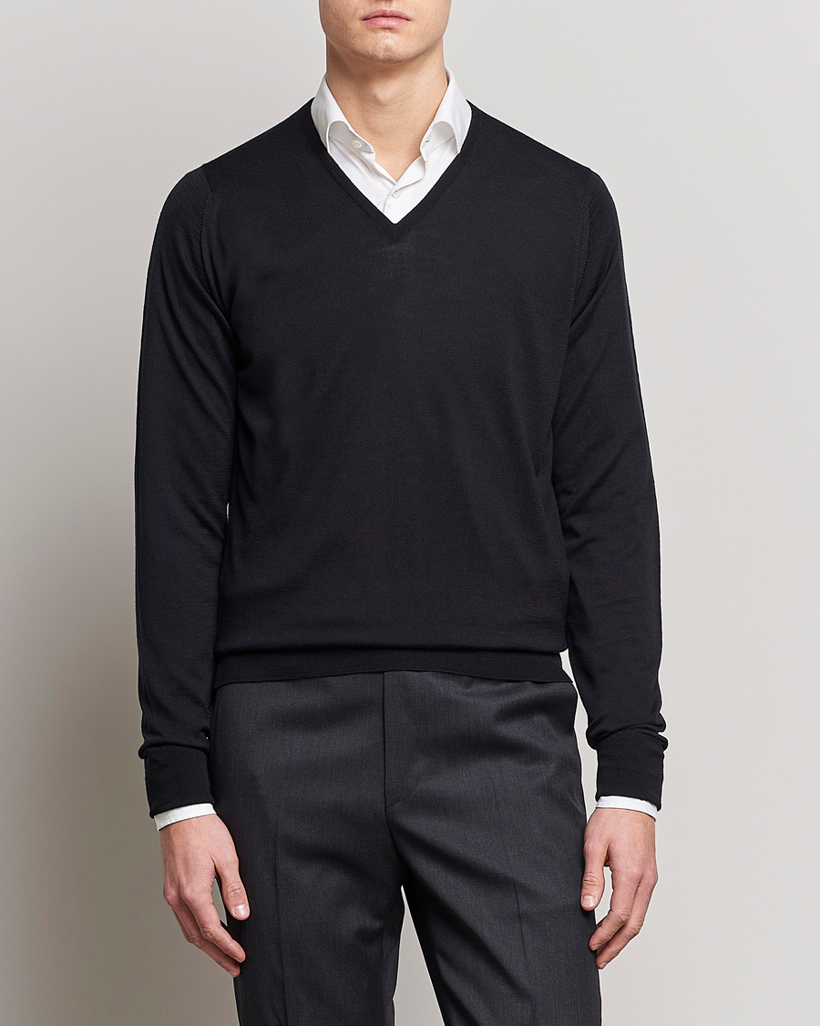 Herren | Pullover | John Smedley | Bobby Extra Fine Merino V-Neck Pullover Black