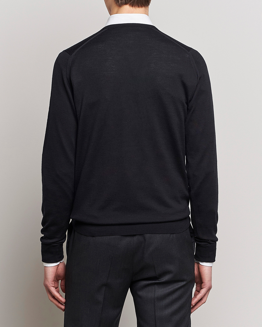 Herren | Pullover | John Smedley | Bobby Extra Fine Merino V-Neck Pullover Black