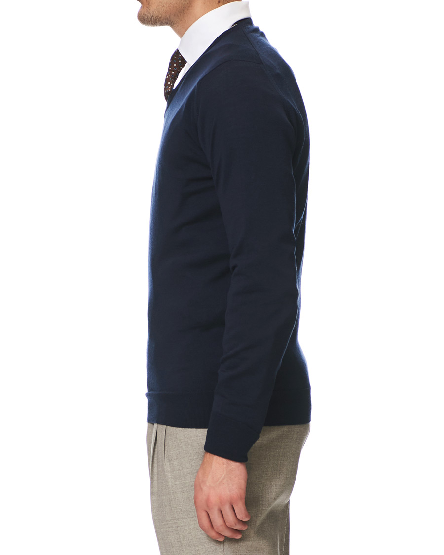 Herren | Pullover | John Smedley | Bobby Extra Fine Merino V-Neck Pullover Midnight