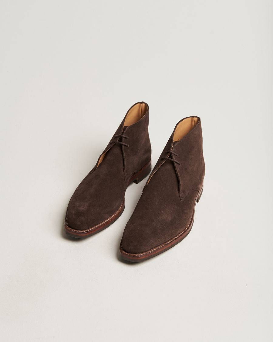 Herren | Handgefertigte Schuhe | Crockett & Jones | Tetbury Chukka Dark Brown Suede