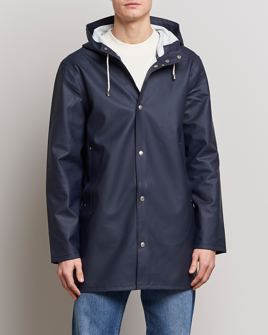 Herren | Stylisch im Regen | Stutterheim | Stockholm Raincoat Navy