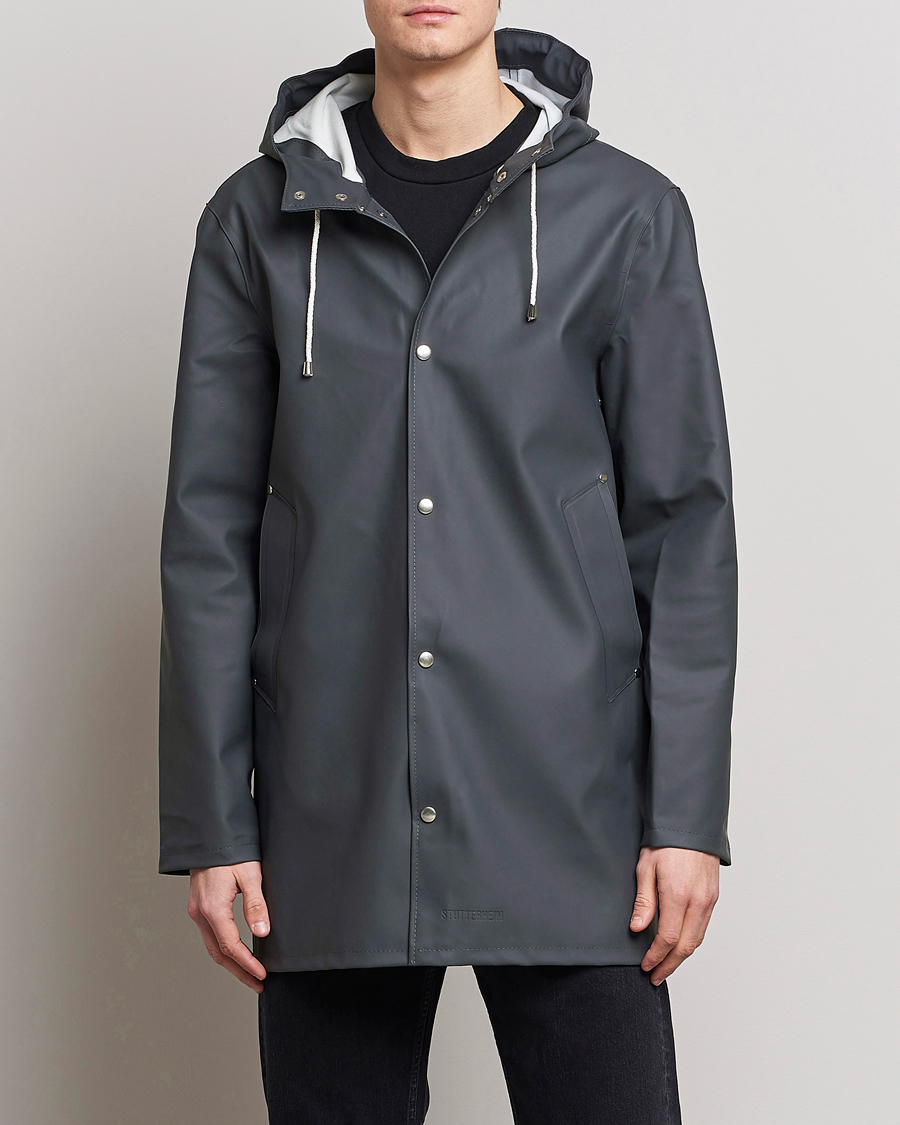 Herren | Stylisch im Regen | Stutterheim | Stockholm Raincoat Charcoal