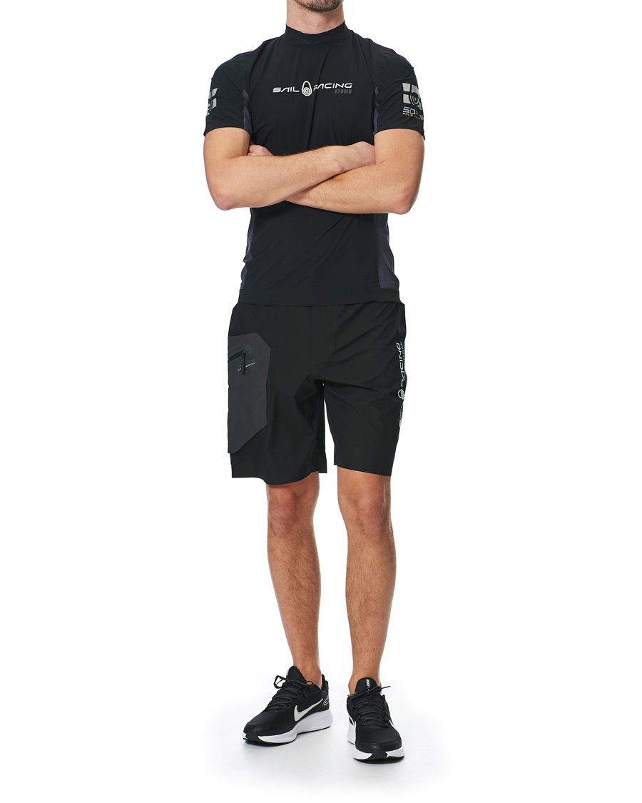 Herren | T-Shirts | Sail Racing | 50 KTS Orca Rashguard Tee Carbon