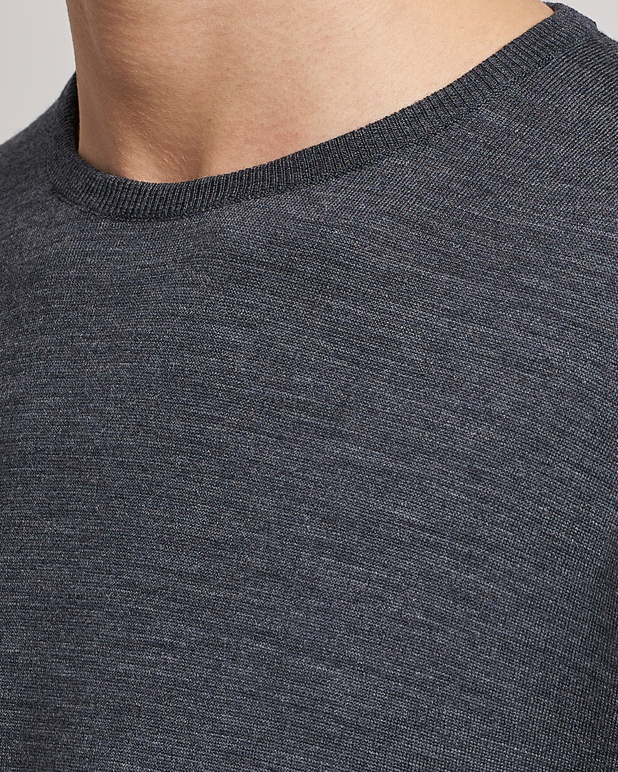 Herren | Pullover | John Smedley | Lundy Extra Fine Merino Crew Neck Charcoal