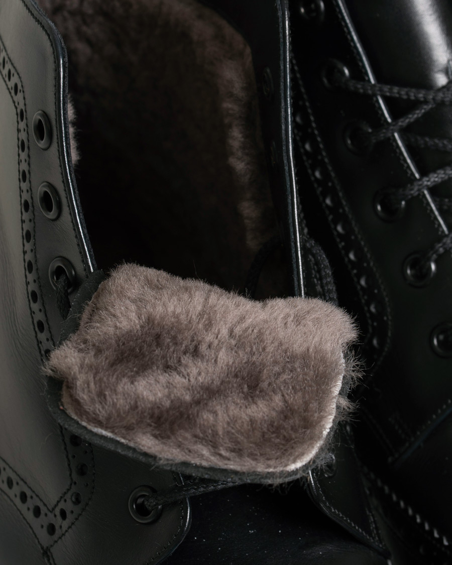 Herren | Loake 1880 Wolf Premium Fur Lined Brogue Black Calf | Loake 1880 | Wolf Premium Fur Lined Brogue Black Calf