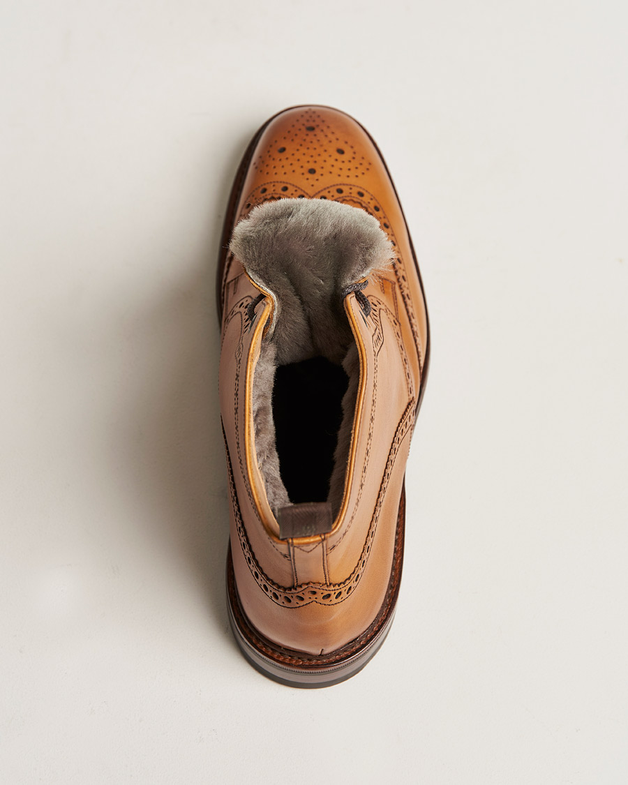 Herren | Loake 1880 Wolf Premium Fur Lined Brogue Tan Burnished Calf | Loake 1880 | Wolf Premium Fur Lined Brogue Tan Burnished Calf