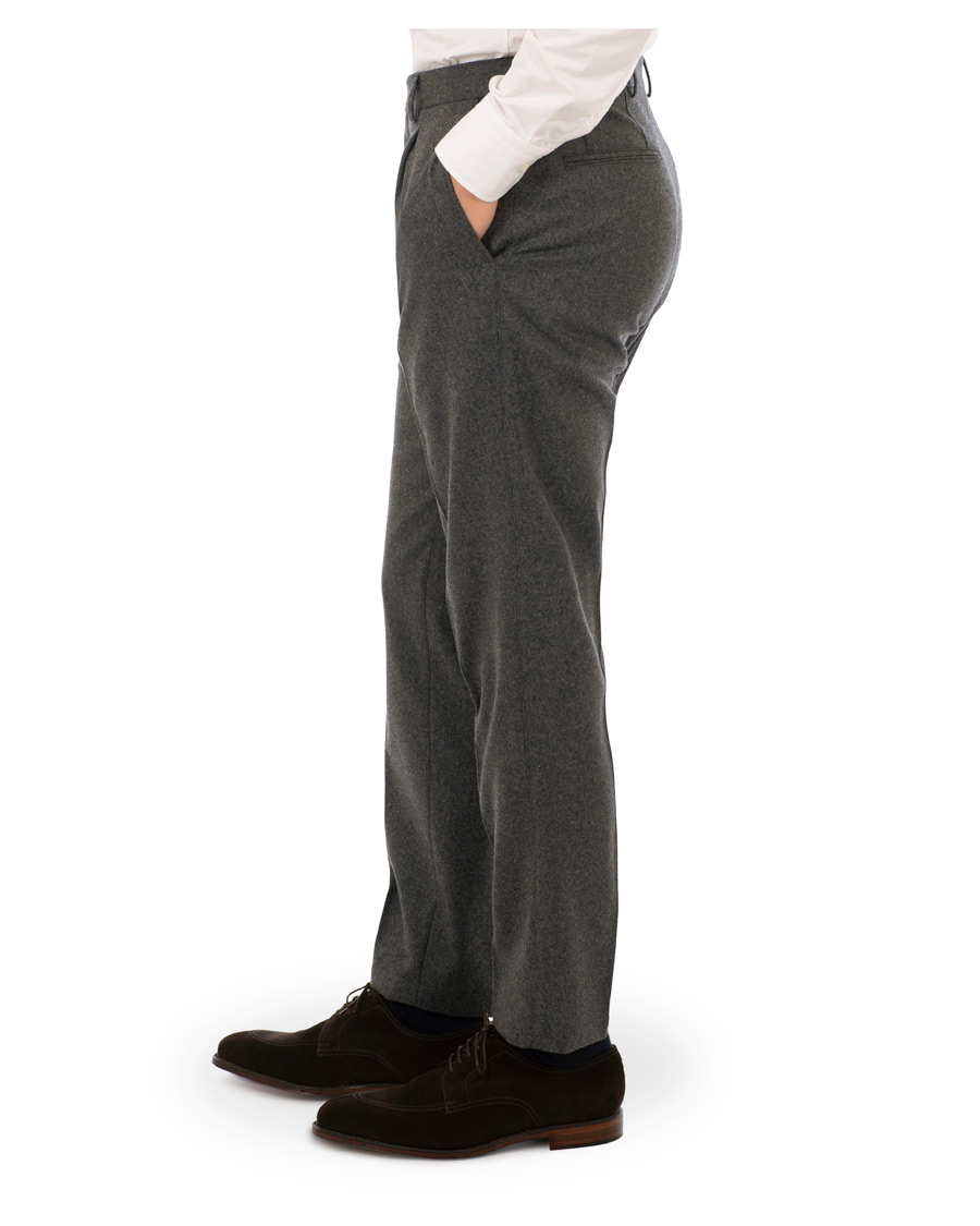 Herren | Hosen | Oscar Jacobson | Delon Pleated Flannel Trousers Dark Grey