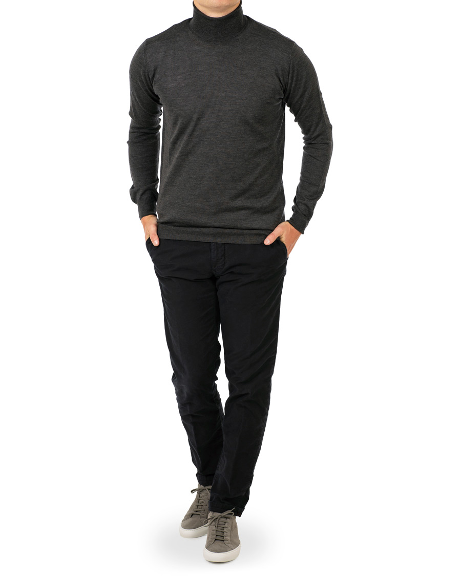 Herren | Pullover | Oscar Jacobson | Cole Extra Fine Merino Rollneck Dark Grey