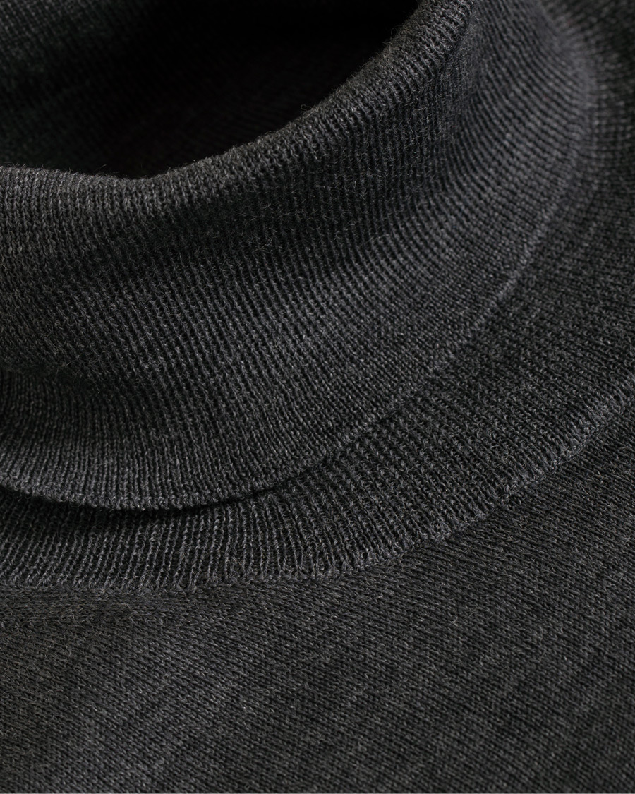 Herren | Pullover | Oscar Jacobson | Cole Extra Fine Merino Rollneck Dark Grey