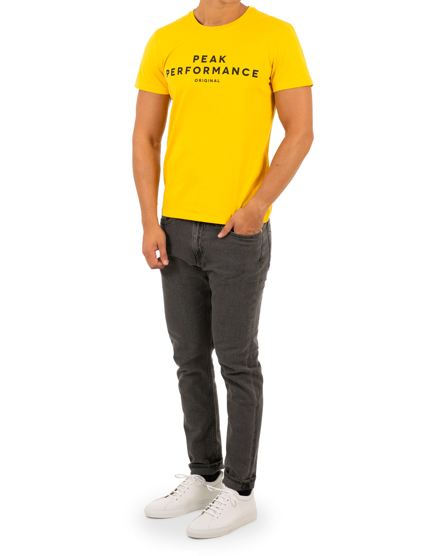 Herren | T-Shirts | Peak Performance | Logo Crew Neck Tee Dessert Yellow