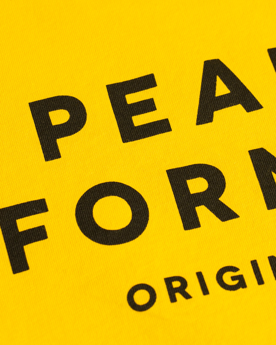 Herren | T-Shirts | Peak Performance | Logo Crew Neck Tee Dessert Yellow