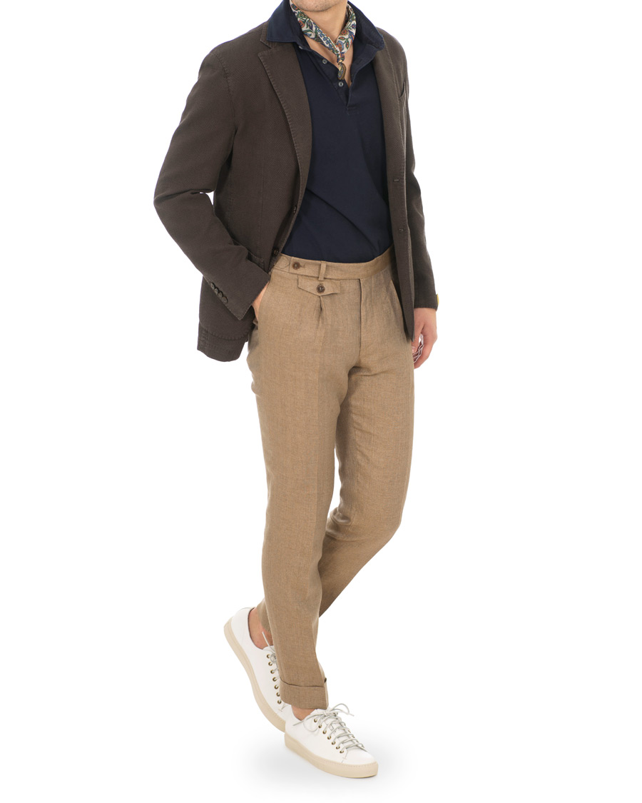 Herren | Hosen | Morris Heritage | Jason Pleated Turn Up Linen Trousers Camel