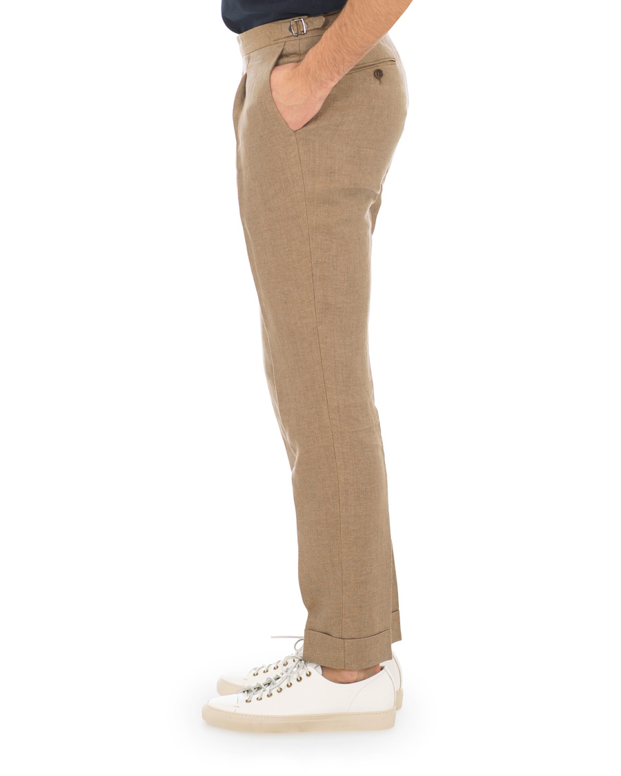 Herren | Hosen | Morris Heritage | Jason Pleated Turn Up Linen Trousers Camel