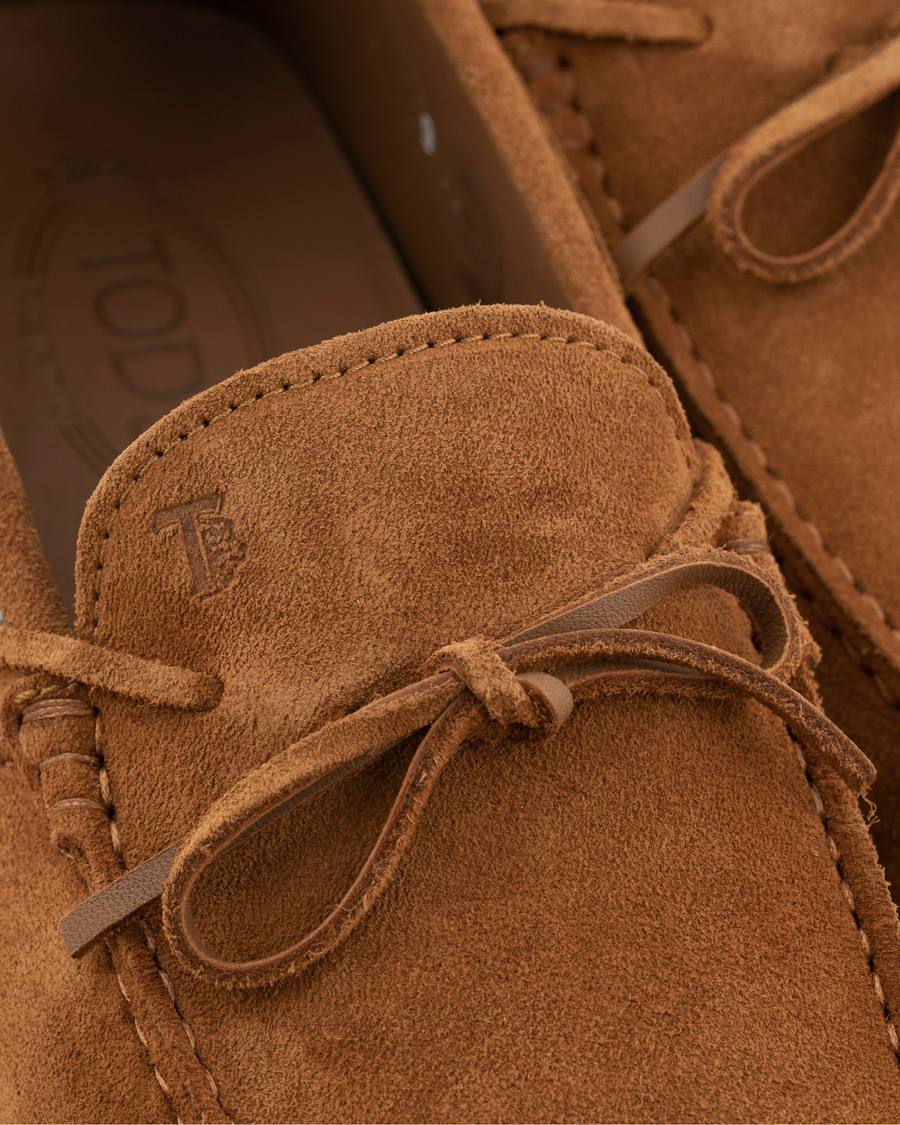 Herren | Tod's Laccetto Gommino Carshoe Tobacco Suede | Tod's | Laccetto Gommino Carshoe Tobacco Suede