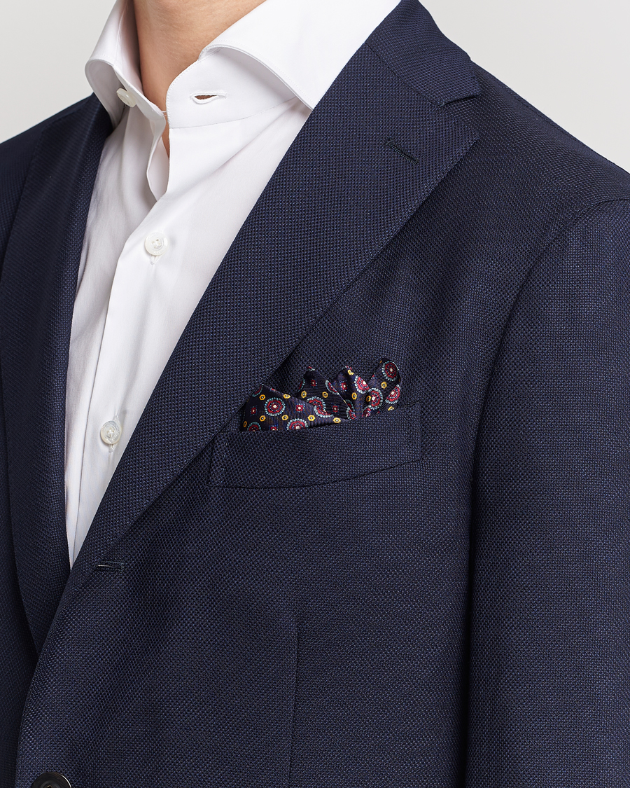 Herren |  | Amanda Christensen | Medallion Silk Pocket Square Navy