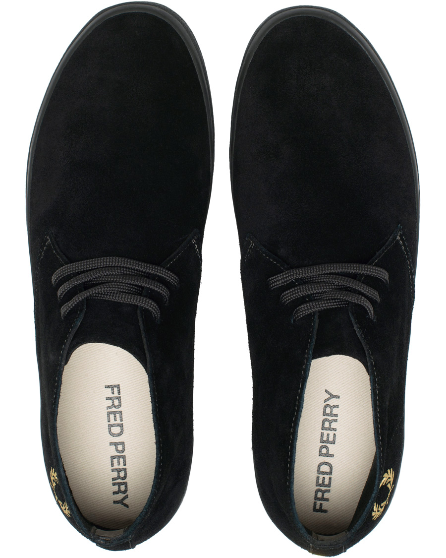 Herren | Fred Perry Portwood Suede Chukka Sneaker Black/Champagne | Fred Perry | Portwood Suede Chukka Sneaker Black/Champagne