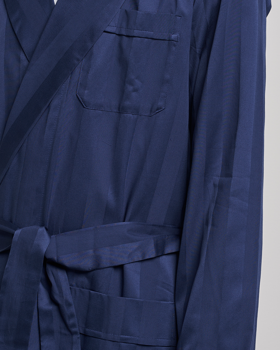 Herren | Schlafanzüge & Bademäntel | Derek Rose | Striped Cotton Satin Dressing Gown Navy/Navy