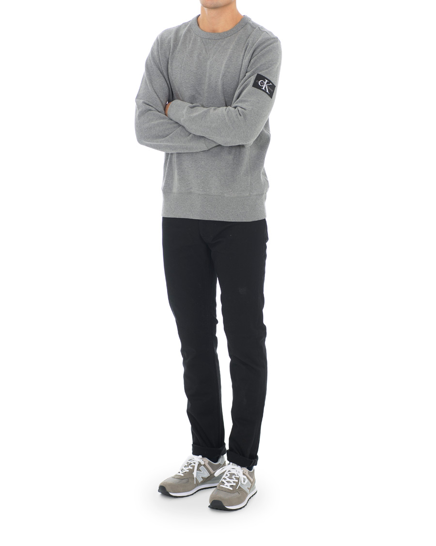 Herren | Pullover | Calvin Klein Jeans | Monogram Sleeve Badge Sweatshirt Mid Grey Heather