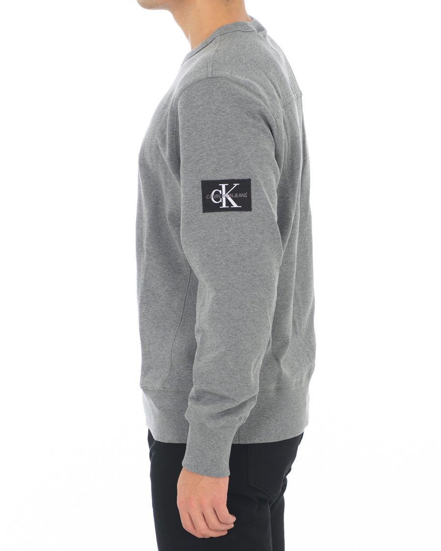Herren | Pullover | Calvin Klein Jeans | Monogram Sleeve Badge Sweatshirt Mid Grey Heather