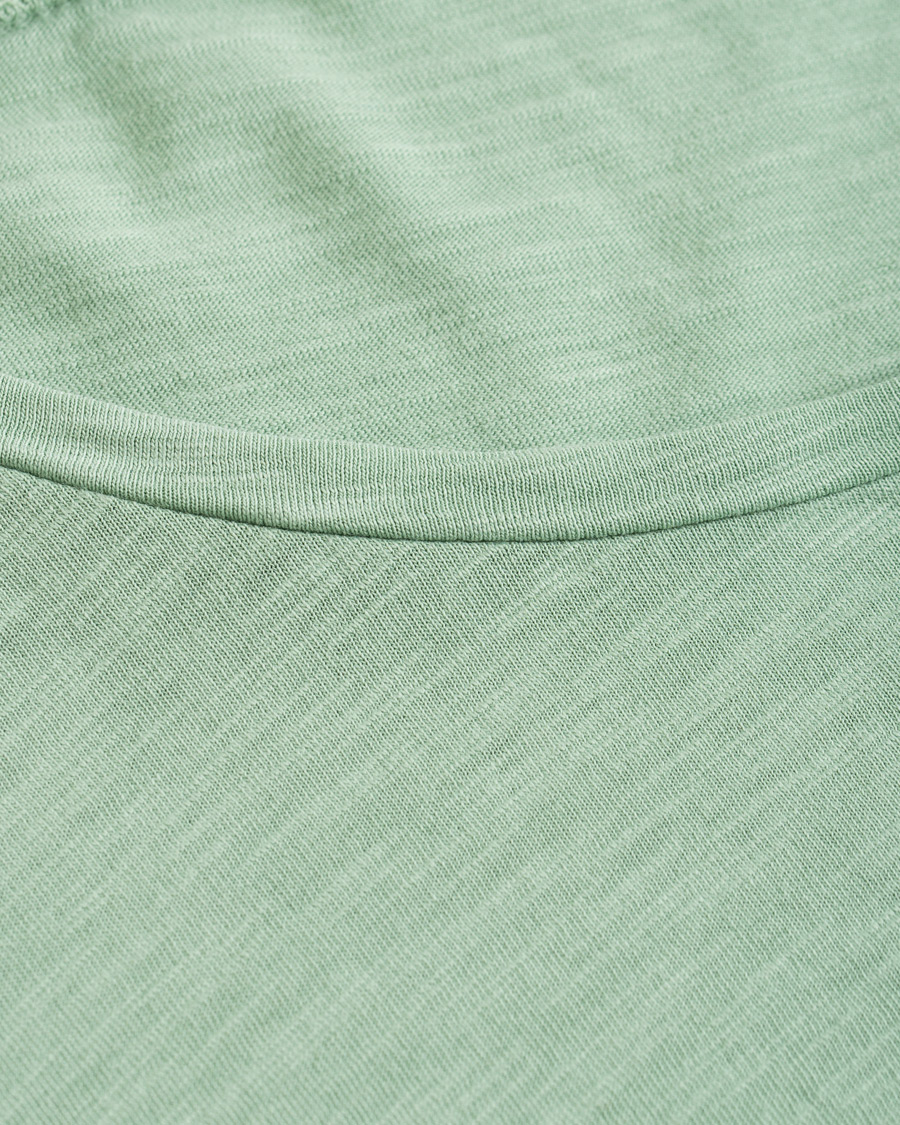 Herren | T-Shirts | Nudie Jeans | Roger Slub Crew Neck Tee Pale Green