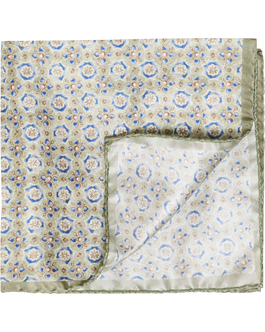 Herren | Amanda Christensen Silk Medallion Pocket Square Olive | Amanda Christensen | Silk Medallion Pocket Square Olive