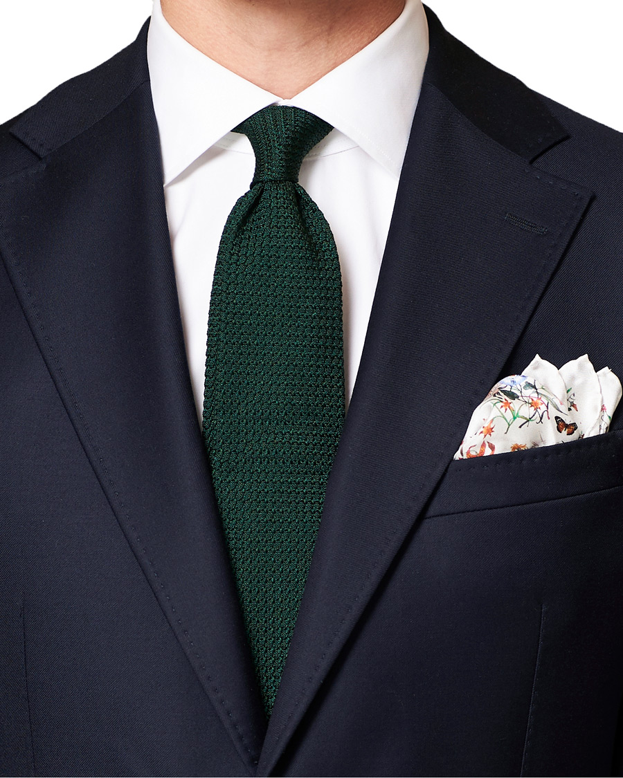 Herren | Amanda Christensen Silk Twill Printed Pocket Square White | Amanda Christensen | Silk Twill Printed Pocket Square White