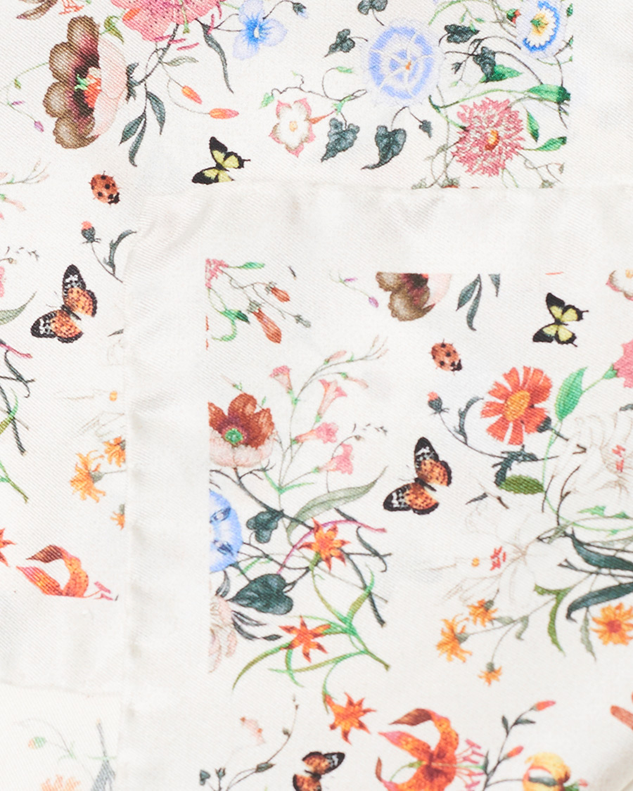 Herren | Amanda Christensen Silk Twill Printed Pocket Square White | Amanda Christensen | Silk Twill Printed Pocket Square White