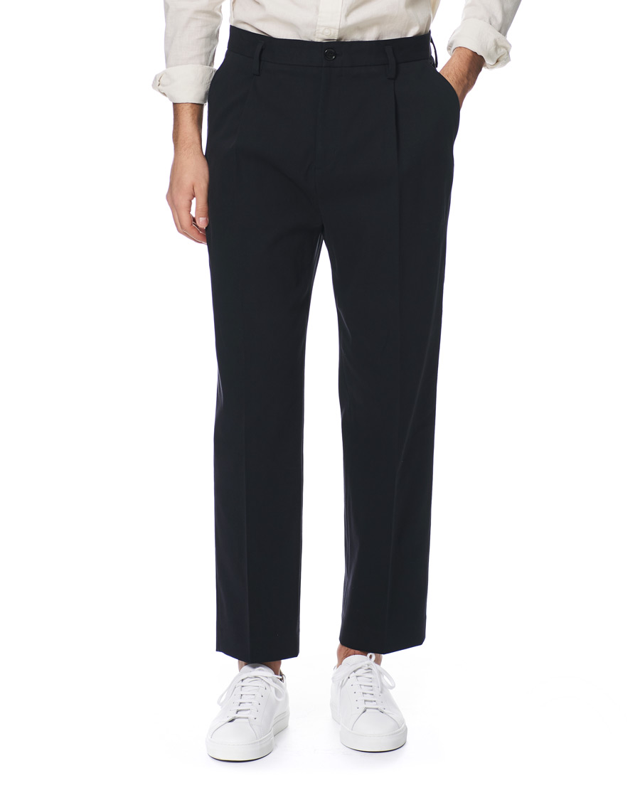 Herren | Hosen | Filippa K | Samson Loose Fit Pleated Cotton Trousers Navy