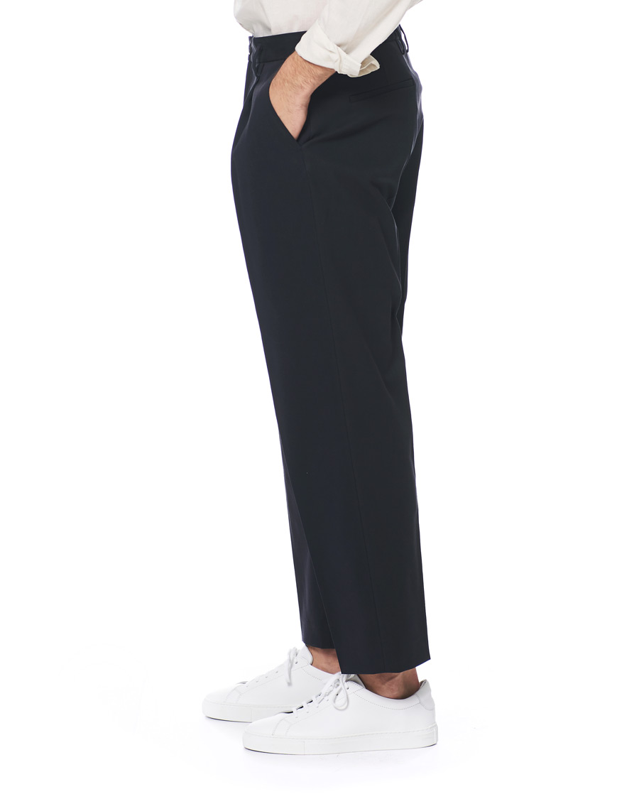 Herren | Hosen | Filippa K | Samson Loose Fit Pleated Cotton Trousers Navy