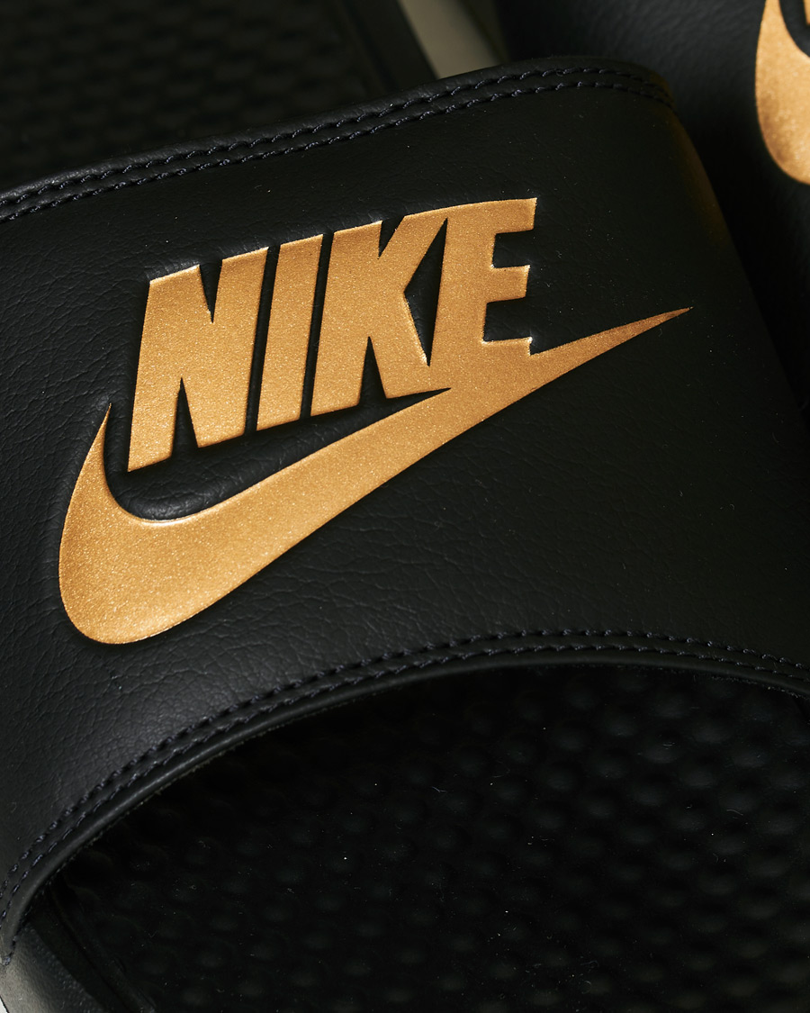 Black and gold nike sliders 2025