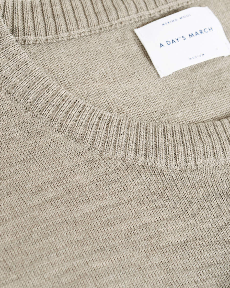 Herren | Pullover | A Day's March | Classic Merino Crew Neck Sand