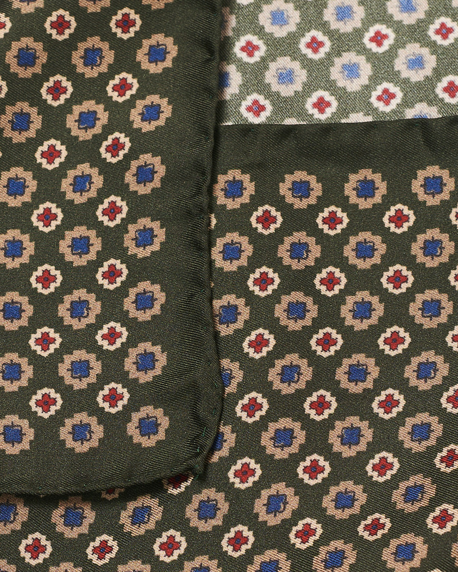 Herren | Amanda Christensen Silk Twill Printed Pocket Square Green | Amanda Christensen | Silk Twill Printed Pocket Square Green