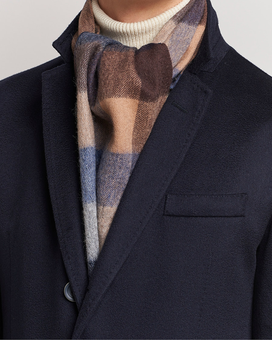Herren | Amanda Christensen Merino Wool Block Check Scarf Navy/Brown | Amanda Christensen | Merino Wool Block Check Scarf Navy/Brown