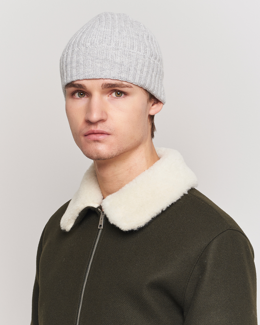 Herren |  | Amanda Christensen | Rib Knitted Cashmere Cap Light Grey Melange