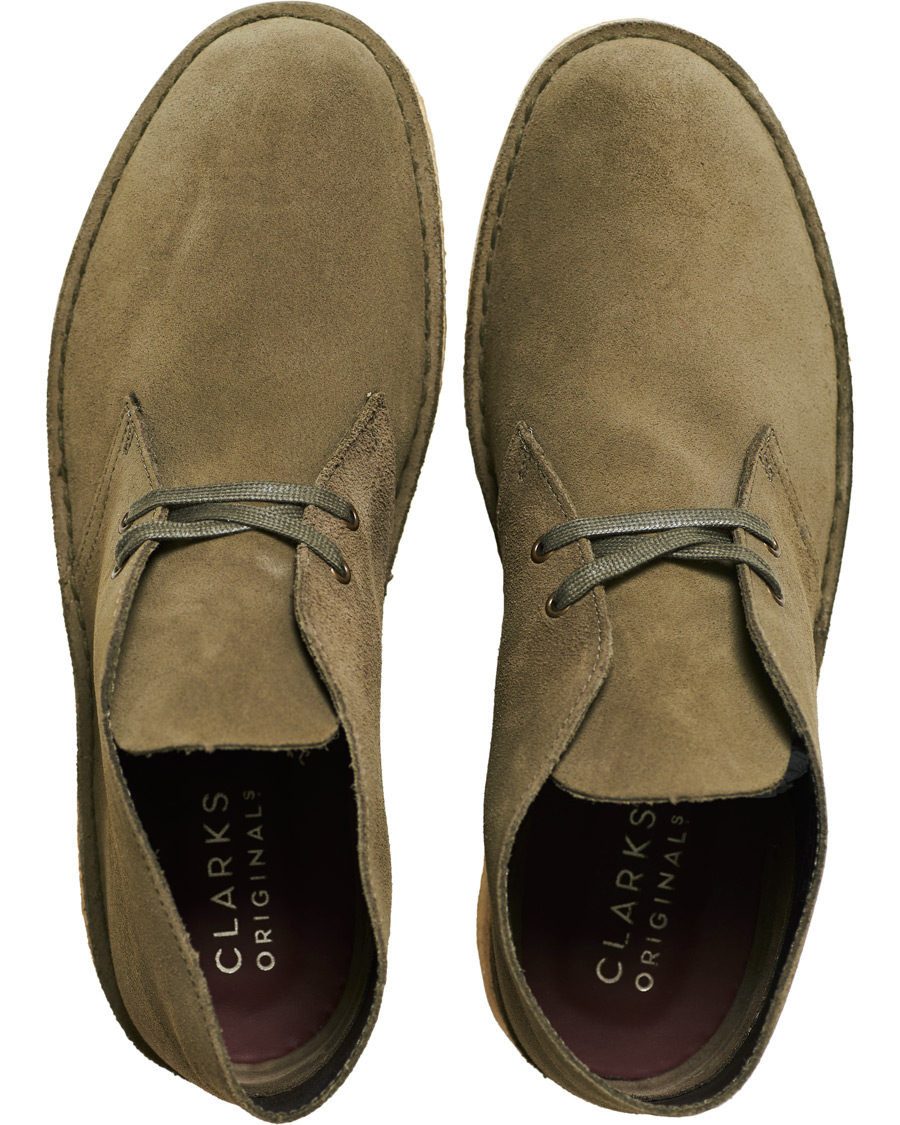 Herren | Clarks Originals Desert Boot Light Olive Suede | Clarks Originals | Desert Boot Light Olive Suede