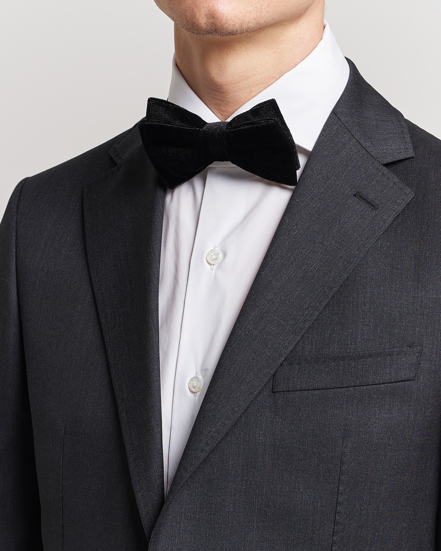 Herren |  | Amanda Christensen | Velvet Pre Tie Black